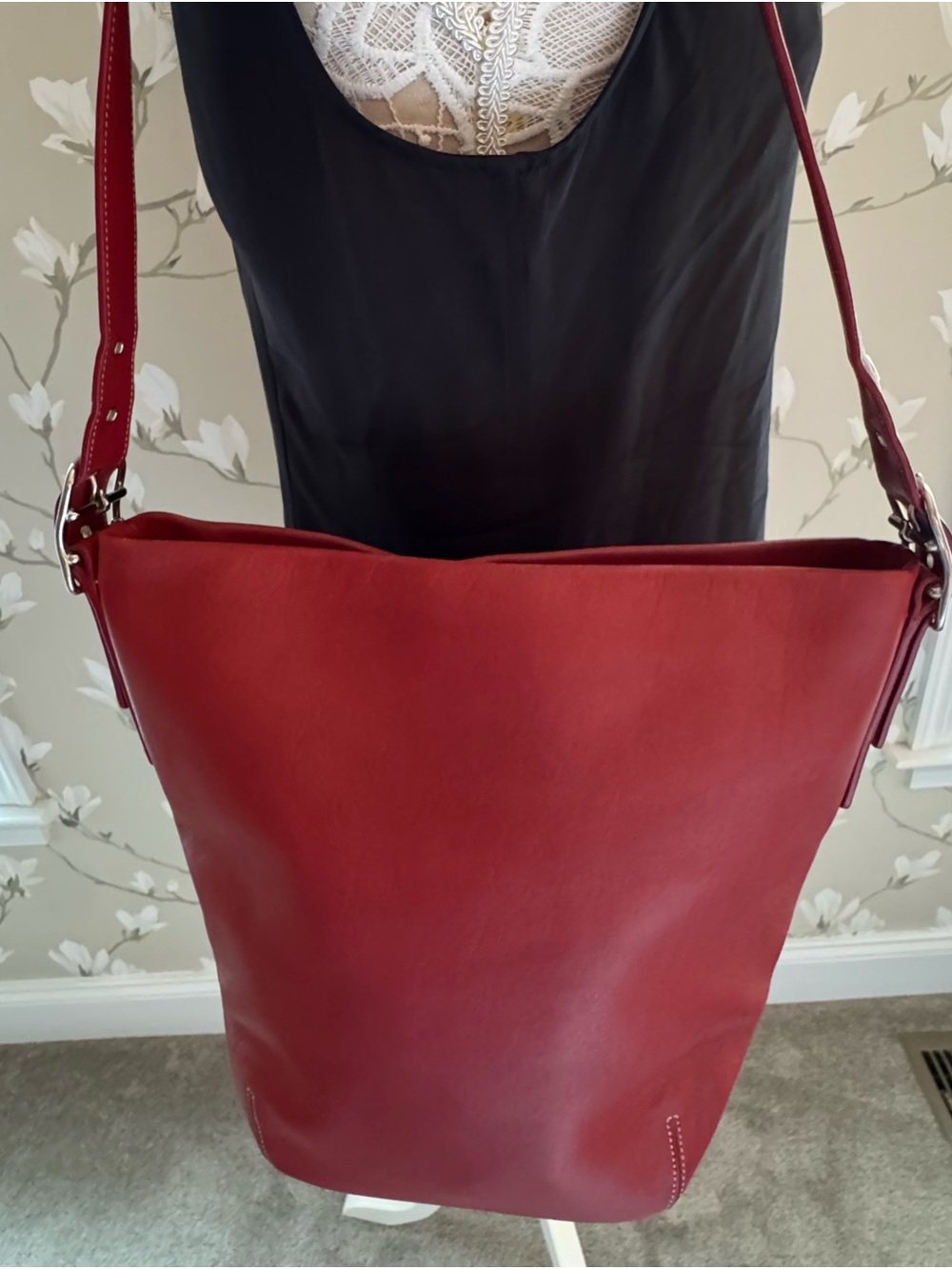 RARE Crimson Red
Vintage Coach Legacy
Soho Bucket Bag #9186
